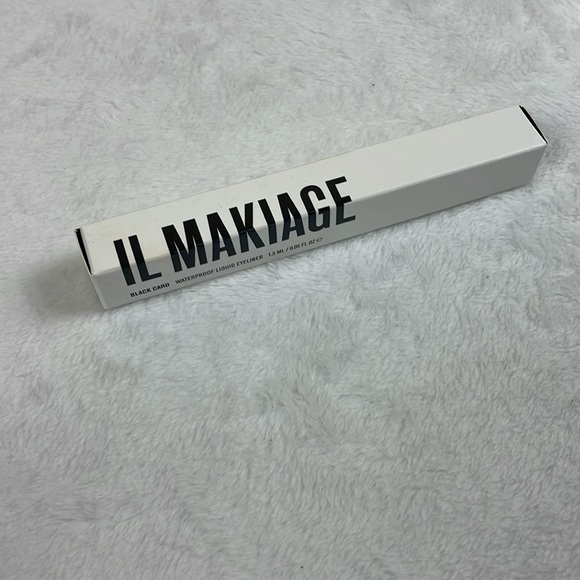 Il Makiage Black Card Waterproof Liquid Eyeliner, 1.5 ML/0.05 oz. - Picture 2 of 5